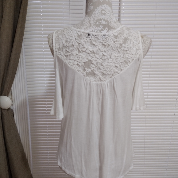 COLD SHOULDER LACE FLOWY TOP - Picture 2 of 6